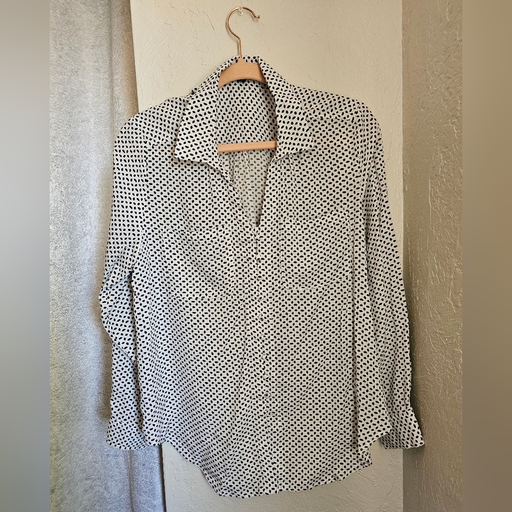 White blouse w/ black pattern. Velvet heart size large. Light weight long sleeve